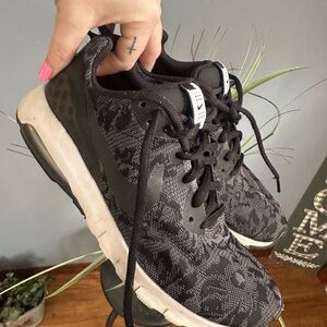 Women’s Nike Air Max Motion size 6.5 Leopard Print Active Shoe